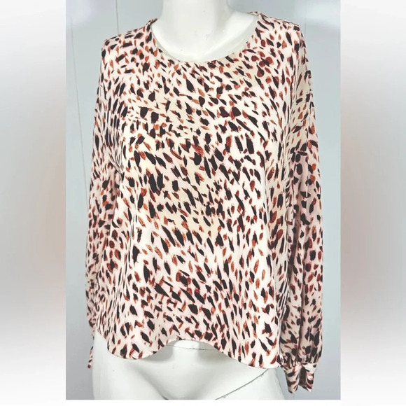 NWT Express Pleated Sleeve Shirt Top Blouse size Medium M - Picture 1 of 8